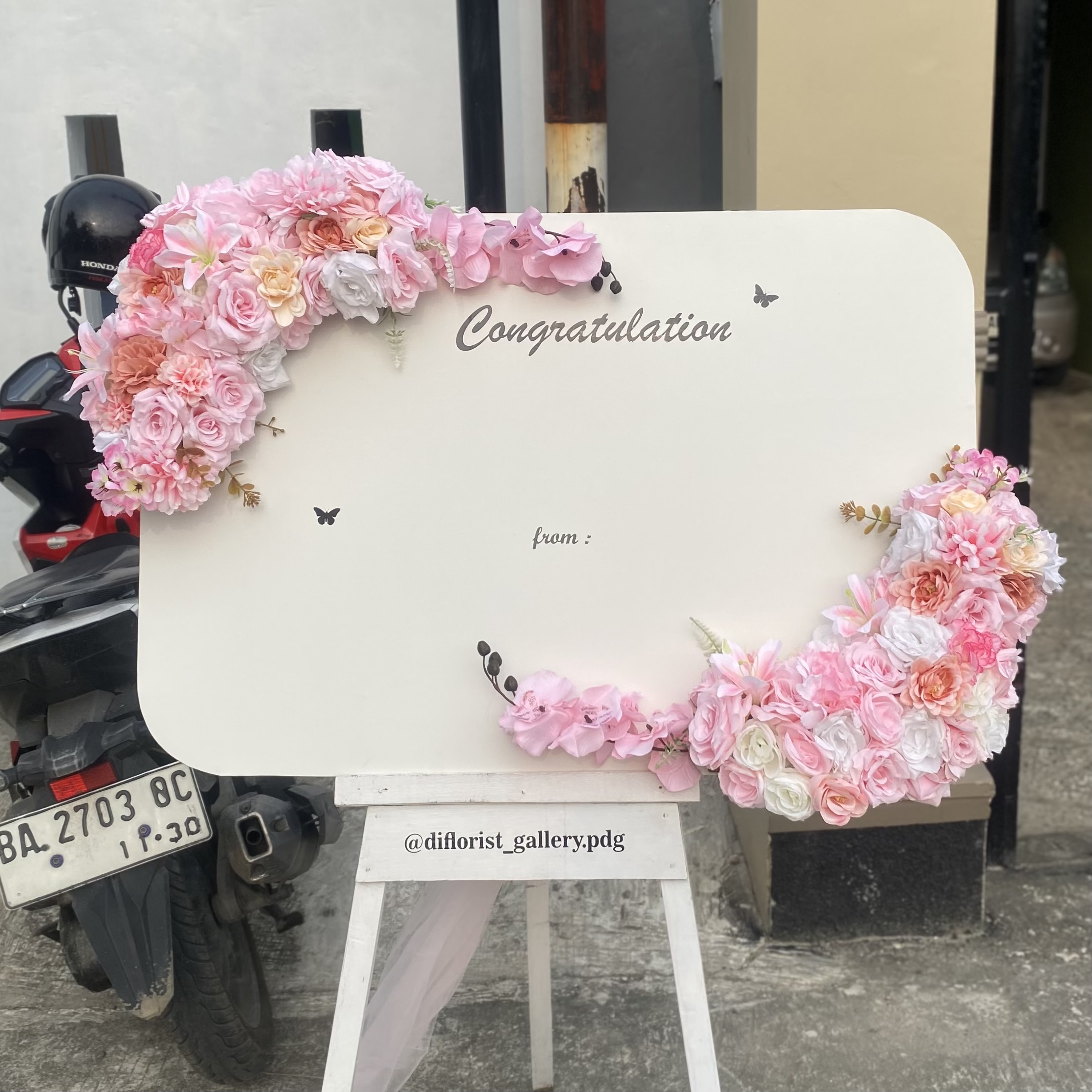 Small Putih Bunga Pink